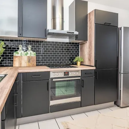 3-zimmer-wohnung Nahe City, Bis 5 Personen, Smarttv, Wifi, Balkon *