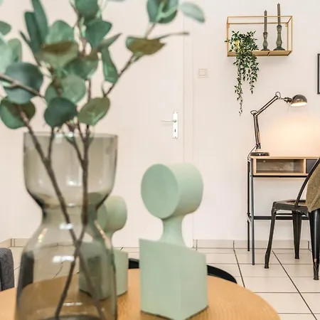 Apartment 3-zimmer-wohnung Nahe City, Bis 5 Personen, Smarttv, Wifi, Balkon *