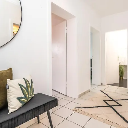 3-zimmer-wohnung Nahe City, Bis 5 Personen, Smarttv, Wifi, Balkon Apartment