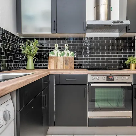 3-zimmer-wohnung Nahe City, Bis 5 Personen, Smarttv, Wifi, Balkon *