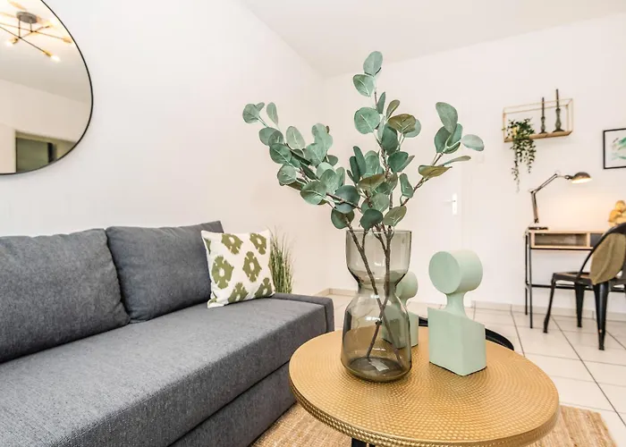 3-zimmer-wohnung Nahe City, Bis 5 Personen, Smarttv, Wifi, Balkon *